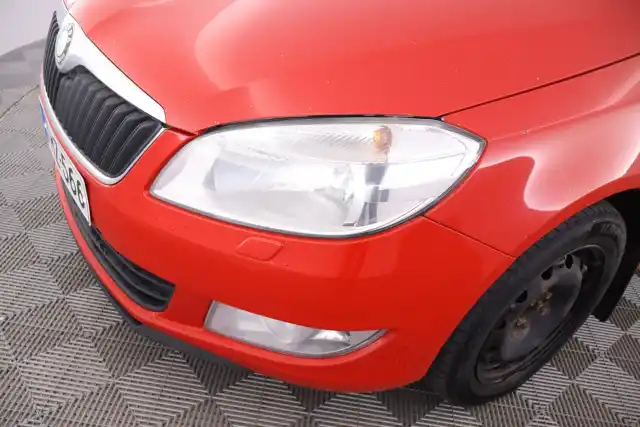 Punainen Tila-auto, Skoda Roomster – TMZ-566