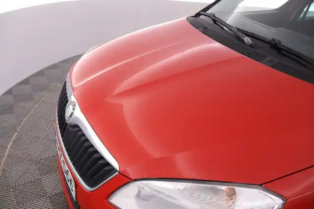 Punainen Tila-auto, Skoda Roomster – TMZ-566