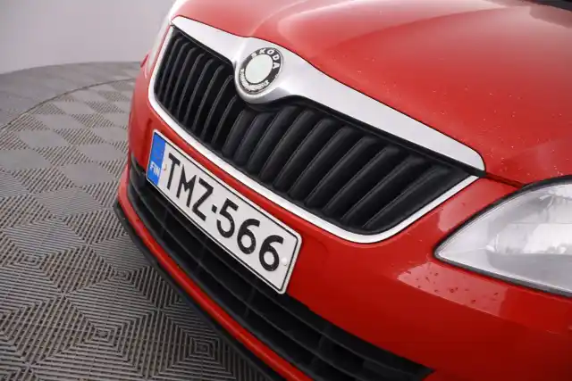 Punainen Tila-auto, Skoda Roomster – TMZ-566