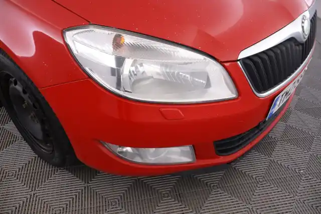 Punainen Tila-auto, Skoda Roomster – TMZ-566