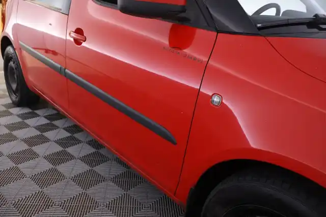Punainen Tila-auto, Skoda Roomster – TMZ-566