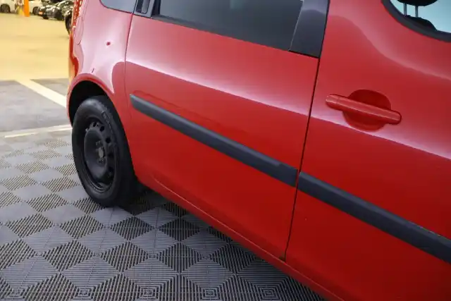 Punainen Tila-auto, Skoda Roomster – TMZ-566
