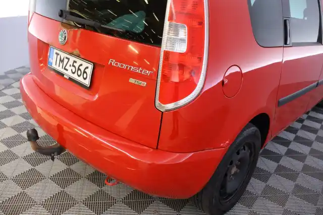 Punainen Tila-auto, Skoda Roomster – TMZ-566