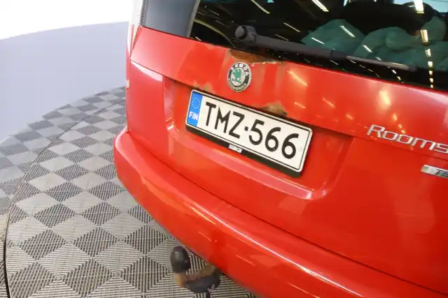 Punainen Tila-auto, Skoda Roomster – TMZ-566