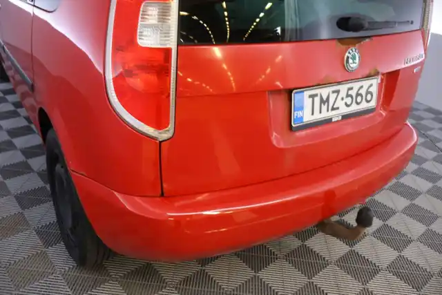 Punainen Tila-auto, Skoda Roomster – TMZ-566