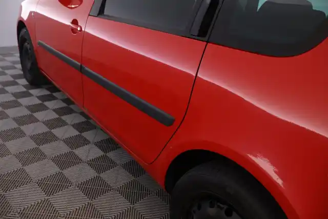 Punainen Tila-auto, Skoda Roomster – TMZ-566