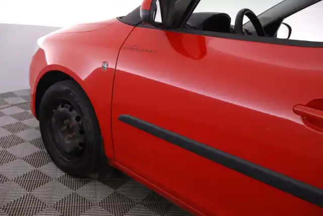 Punainen Tila-auto, Skoda Roomster – TMZ-566