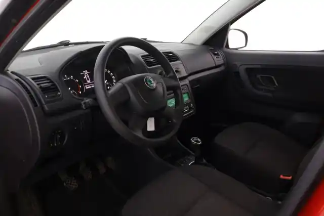 Punainen Tila-auto, Skoda Roomster – TMZ-566