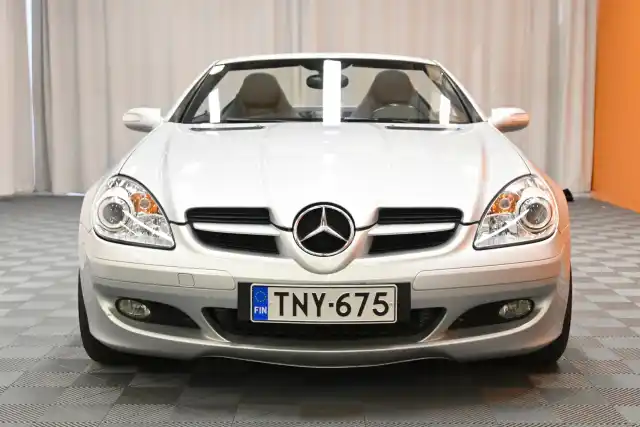 Harmaa Avoauto, Mercedes-Benz SLK – TNY-675