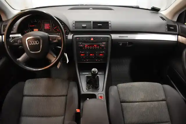 Musta Sedan, Audi A4 – TOI-565