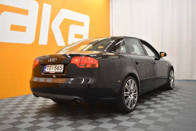 Musta Sedan, Audi A4 – TOI-565