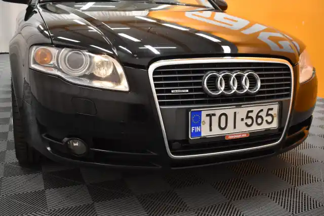 Musta Sedan, Audi A4 – TOI-565
