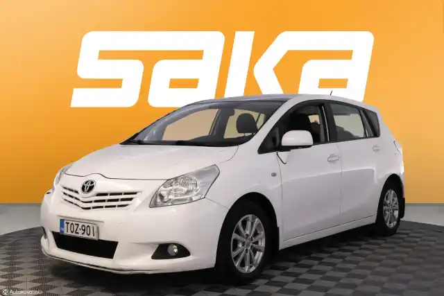 Valkoinen Tila-auto, Toyota Verso – TOZ-901