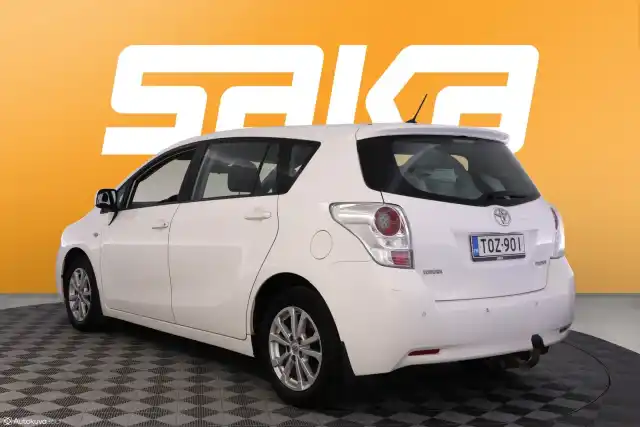 Valkoinen Tila-auto, Toyota Verso – TOZ-901