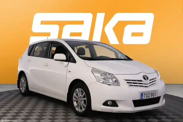 Valkoinen Tila-auto, Toyota Verso – TOZ-901