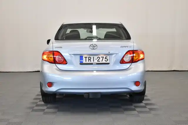 Sininen Sedan, Toyota Corolla – TRI-275