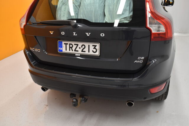 Harmaa Maastoauto, Volvo XC60 – TRZ-213
