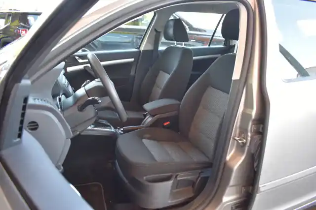 Ruskea (beige) Farmari, Skoda Octavia – TSZ-480