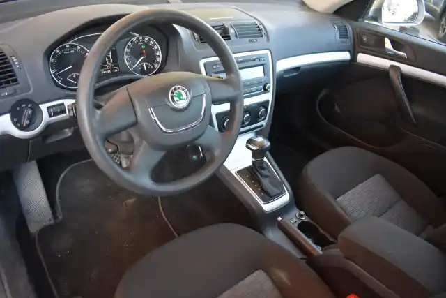Ruskea (beige) Farmari, Skoda Octavia – TSZ-480