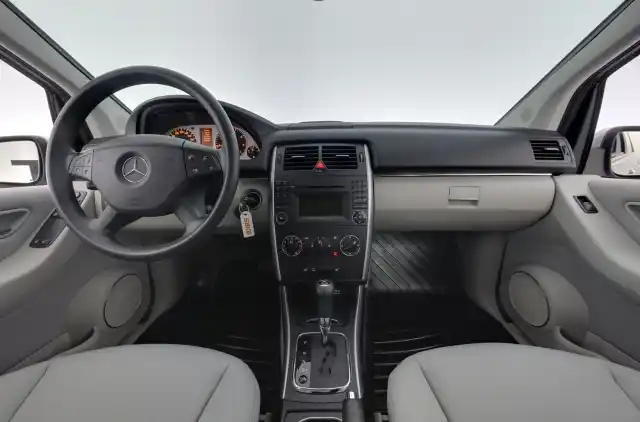 Harmaa Tila-auto, Mercedes-Benz B – TSZ-725