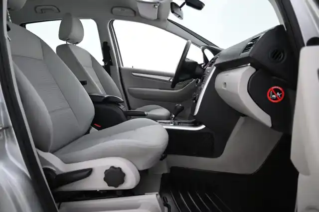 Harmaa Tila-auto, Mercedes-Benz B – TSZ-725