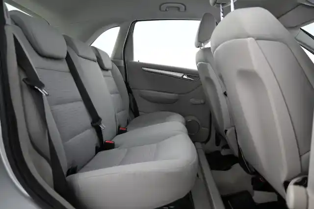 Harmaa Tila-auto, Mercedes-Benz B – TSZ-725