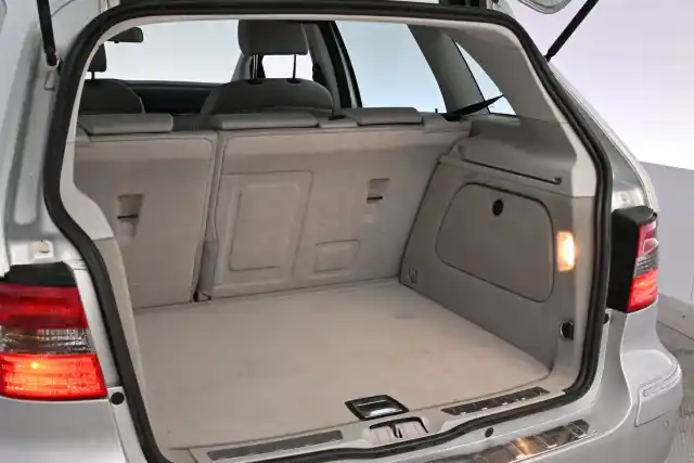 Harmaa Tila-auto, Mercedes-Benz B – TSZ-725