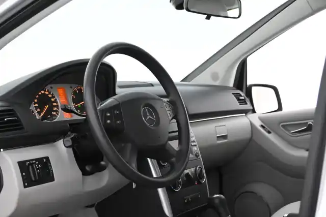 Harmaa Tila-auto, Mercedes-Benz B – TSZ-725