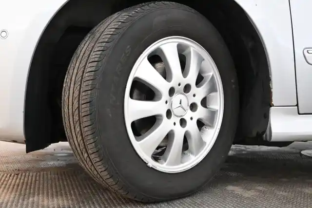 Harmaa Tila-auto, Mercedes-Benz B – TSZ-725