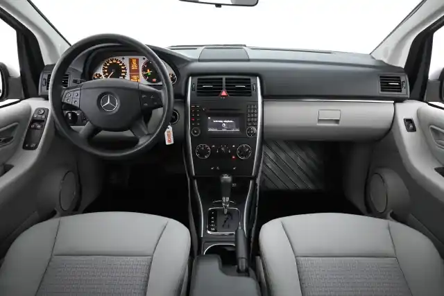 Harmaa Tila-auto, Mercedes-Benz B – TSZ-725