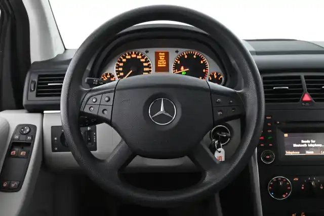 Harmaa Tila-auto, Mercedes-Benz B – TSZ-725