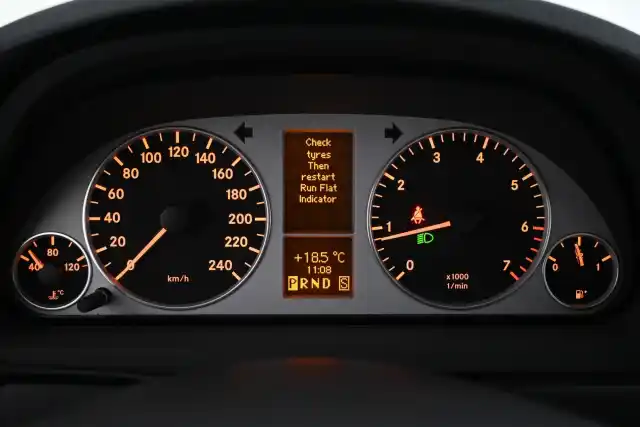 Harmaa Tila-auto, Mercedes-Benz B – TSZ-725