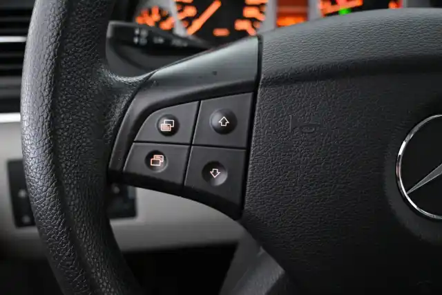 Harmaa Tila-auto, Mercedes-Benz B – TSZ-725
