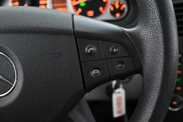 Harmaa Tila-auto, Mercedes-Benz B – TSZ-725