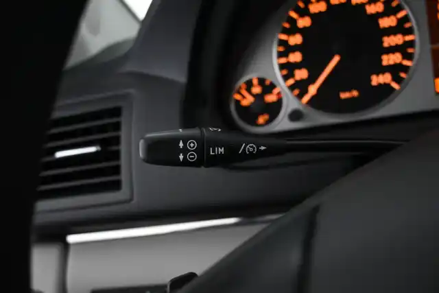 Harmaa Tila-auto, Mercedes-Benz B – TSZ-725