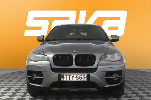 Harmaa Maastoauto, BMW X6 – TTY-553