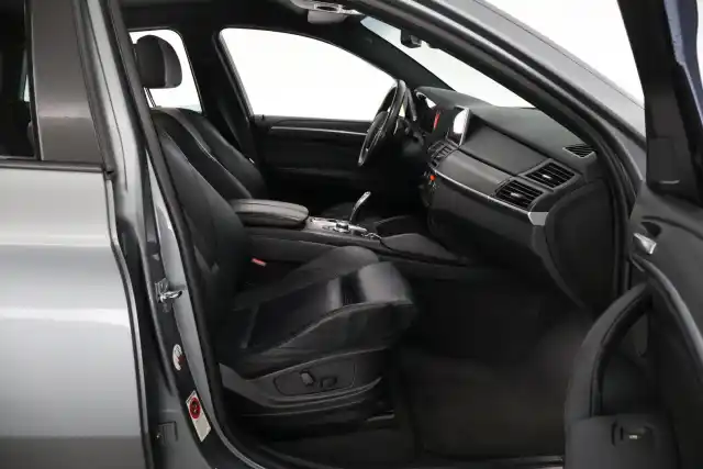 Harmaa Maastoauto, BMW X6 – TTY-553
