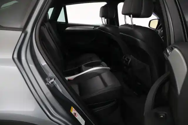 Harmaa Maastoauto, BMW X6 – TTY-553