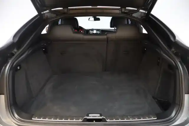 Harmaa Maastoauto, BMW X6 – TTY-553