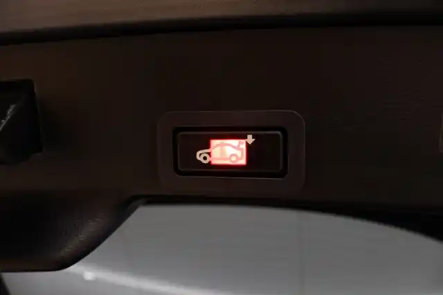 Harmaa Maastoauto, BMW X6 – TTY-553