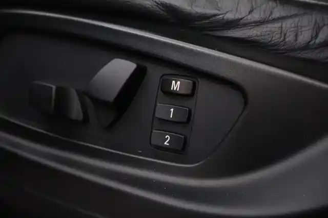 Harmaa Maastoauto, BMW X6 – TTY-553