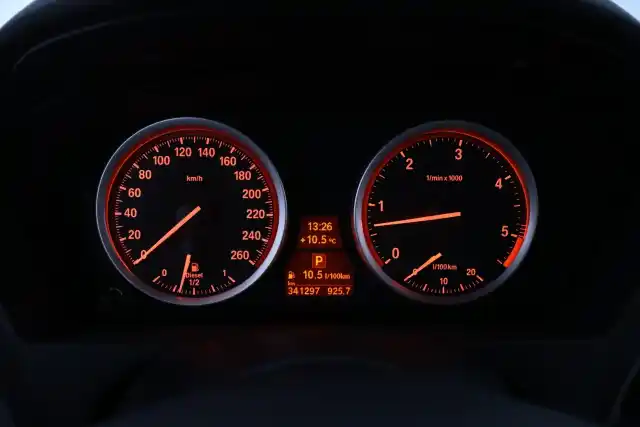 Harmaa Maastoauto, BMW X6 – TTY-553