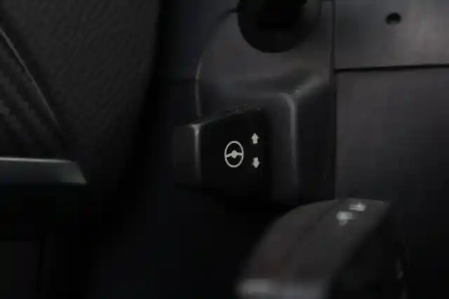 Harmaa Maastoauto, BMW X6 – TTY-553
