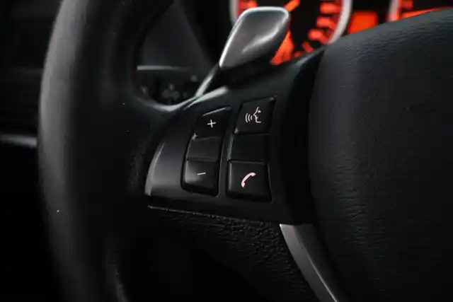 Harmaa Maastoauto, BMW X6 – TTY-553