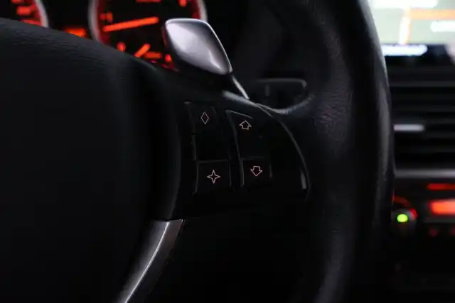 Harmaa Maastoauto, BMW X6 – TTY-553