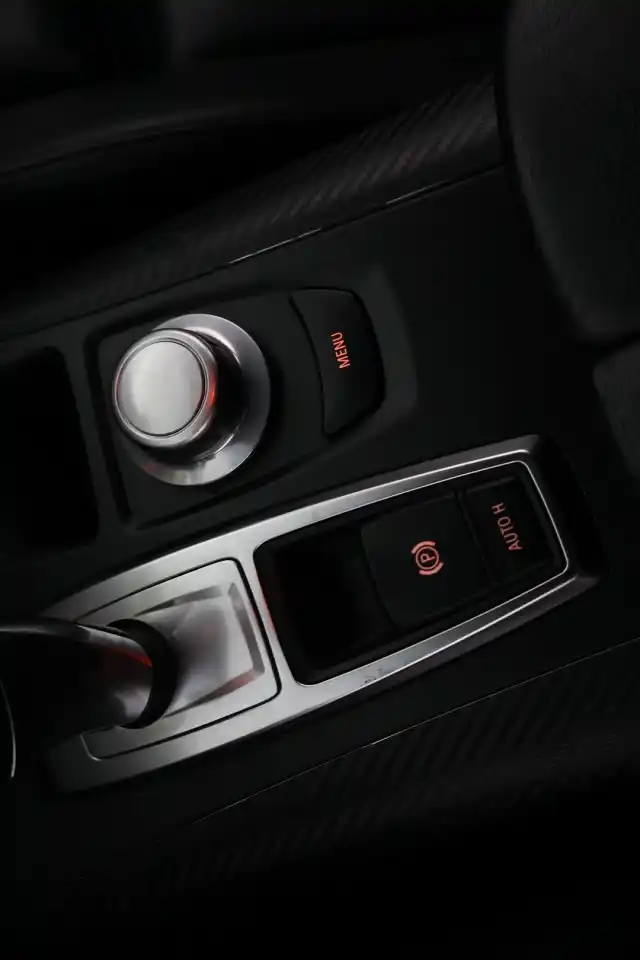 Harmaa Maastoauto, BMW X6 – TTY-553