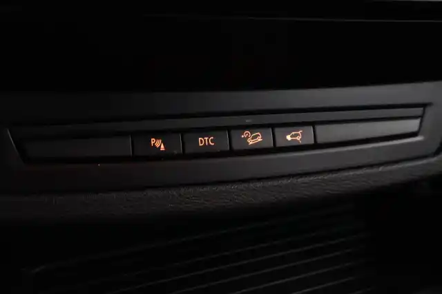 Harmaa Maastoauto, BMW X6 – TTY-553
