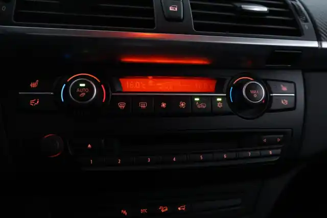 Harmaa Maastoauto, BMW X6 – TTY-553