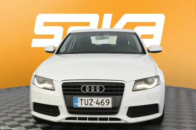 Valkoinen Sedan, Audi A4 – TUZ-469