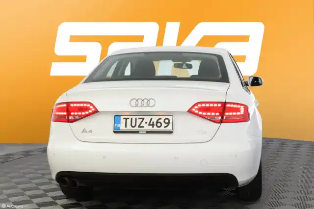 Valkoinen Sedan, Audi A4 – TUZ-469